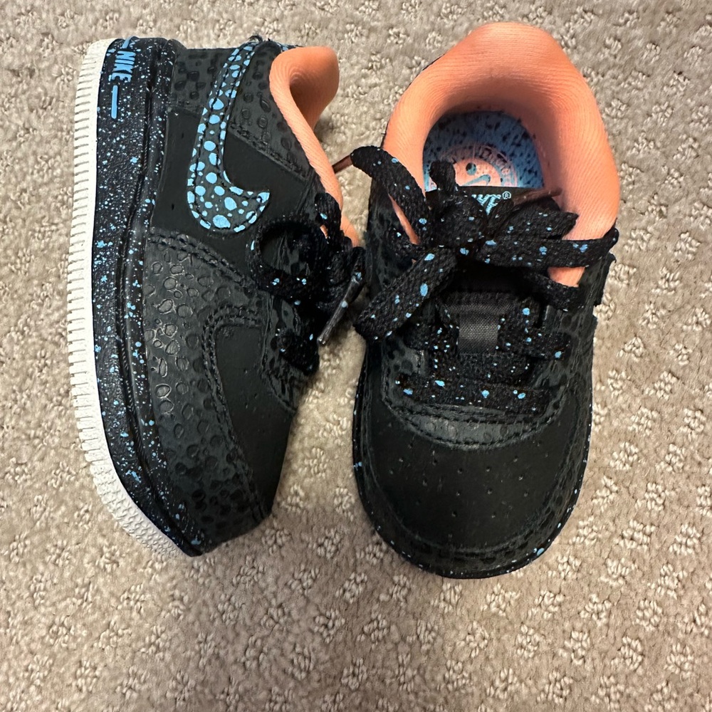 Nike toddler shoes 5C